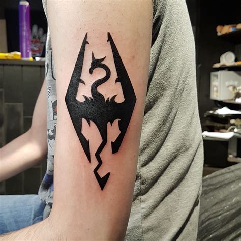 This will ofc work with any RaceMenu overlay mod. . Tattoos skyrim